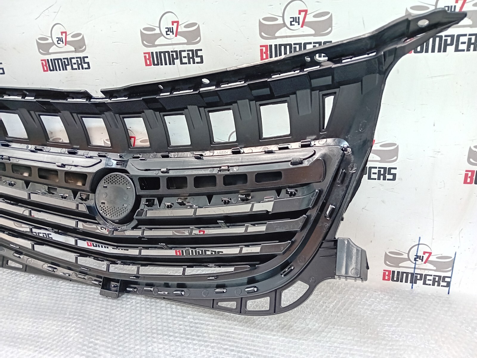 VAUXHALL INSIGNIA 20142017 FACELIFT FRONT BUMPER TOP GRILL + CHROME TRIMS eBay