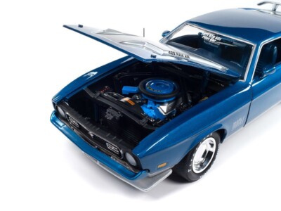 AUTOWORLD AMM1335 1:18 1971 FORD MUSTANG MACH 1 (MEDIUM BLUE