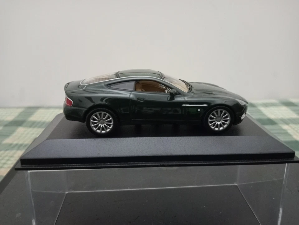 Aston Martin V12 Vanquish 1/43 Minichamps 1 di 3120 - Immagine 3 di 4