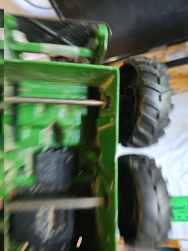 Ertl 1/16 Scale 569 John Deere Skid-Steer Loader CN - Picture 5 of 6