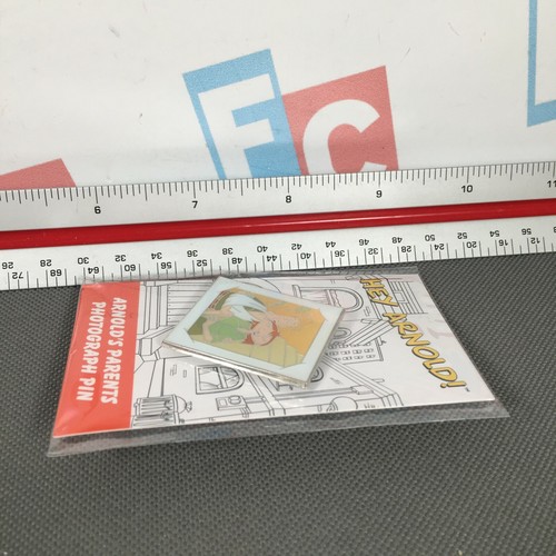 Culturefly The Nick Box Exclusive Spring 2021 Hey Arnold’s Parents Photo Enamel - Picture 2 of 4