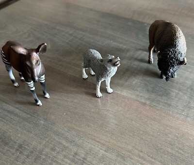 Schleich Collectibles Animals Gray Wolf Howling, Bison,Okapi. 3 Total Pieces VGC