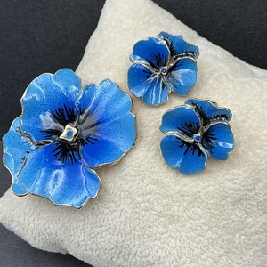 Vintage Brooch And Clip On Earrings Set Blue Enamel Pansy
