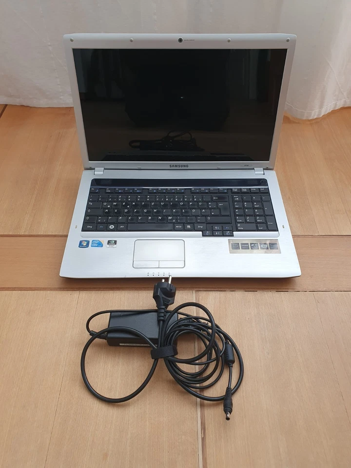 Samsung R730 17 Zoll Intel I5 Laptop Windows 10 SanDisk Notebook PC Computer DVD - Bild 2 von 4