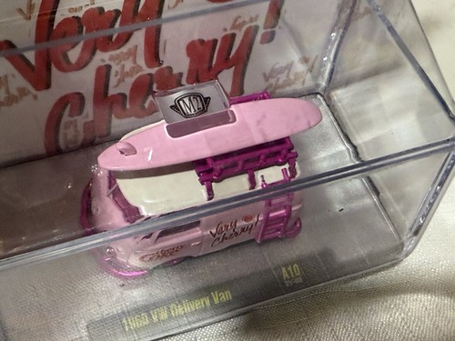 1:64 CHASE M2 Machines 1960 VW Delivery Van Cherry Coke Pink 1 of 750 - Picture 11 of 11