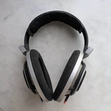 Sennheiser HD 800 Audiophile Headphones With Original Ear Pads. Barely used.