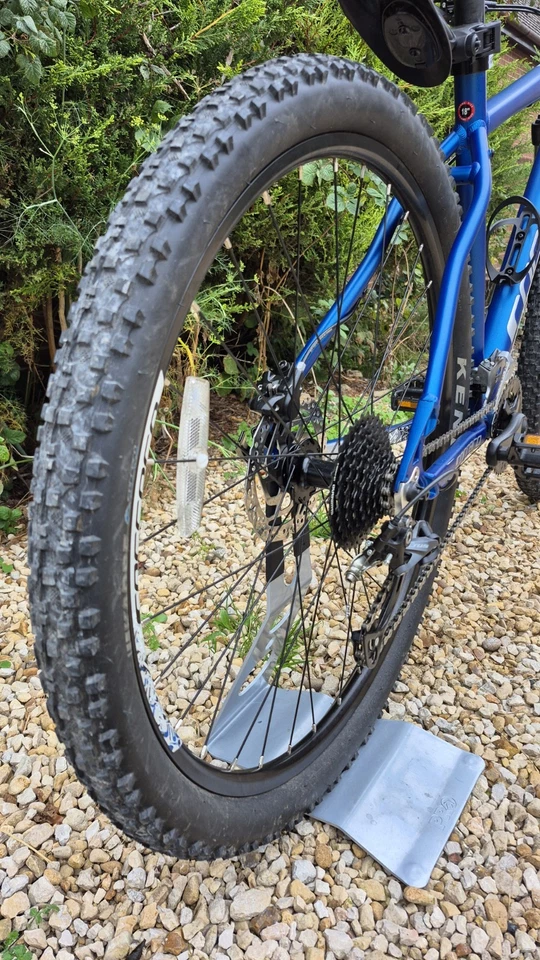 CARRERA VALOUR 18" MOUNTAIN BIKE NEW HYDRAULICS SERVICED EXCELLENT CONDITION - Image 3 of 4