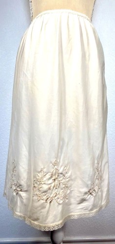 Vintage 60s 70s Art Yahn X Iris Half Slip L Madeira Embroidery ILGWU Silky Lace