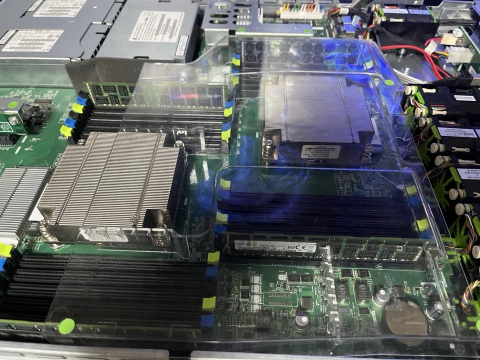 Fujitsu Primergy RX200 S7 - Bild 4 von 4