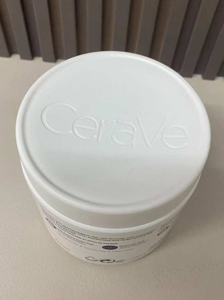 The CeraVe Moisturising Cream for Dry to Very Dry Skin, 454g - Image 4 of 4