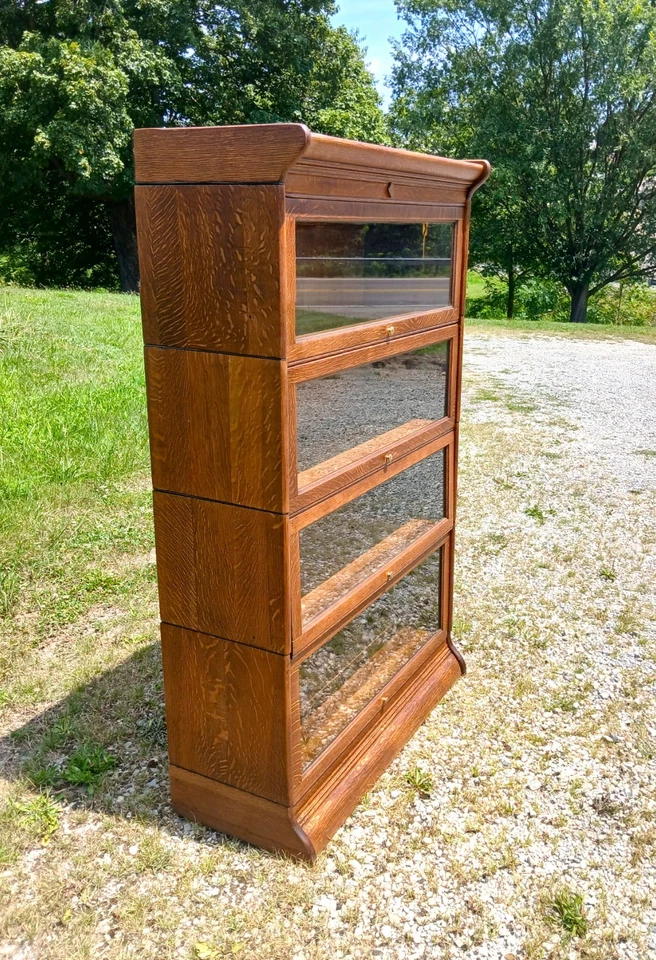 Antigua librería Gunn 4 secciones barrister cuarto roble aserrado con triángulo rojo Foto 3 de 4