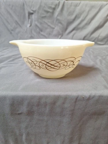 Vintage Pyrex Golden Scroll #441 Cinderella Dip Bowl 1.5pt