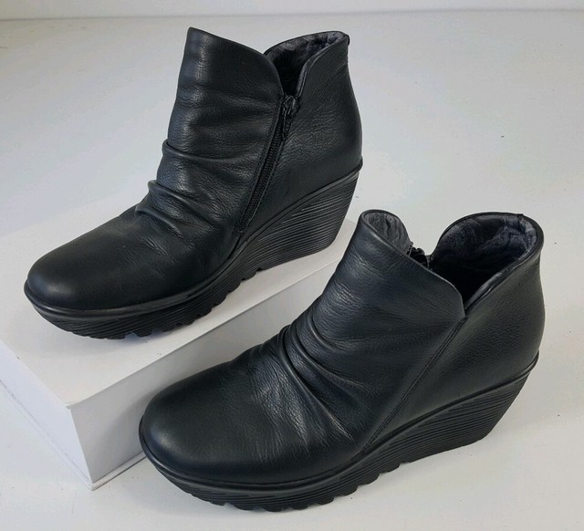 skechers parallel wedge bootie