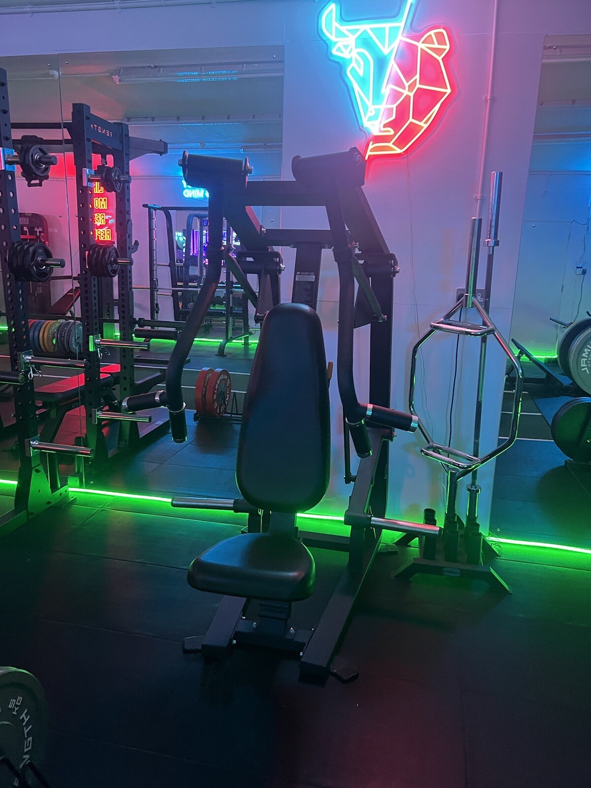 Nautilus xplode nitro chest press Gym Equipment Immaculate Condition eBay