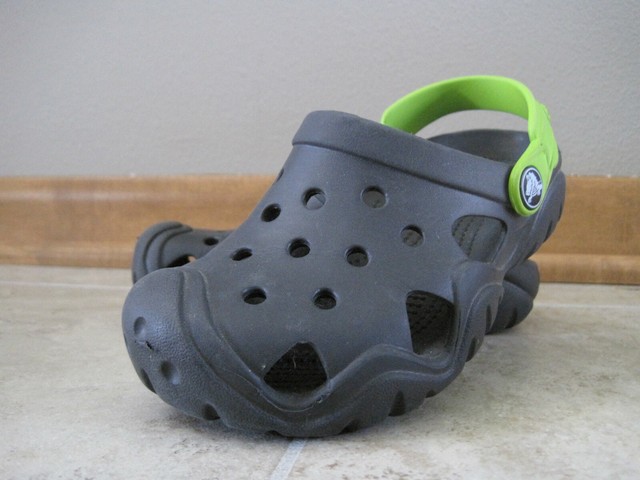 crocs swiftwater mesh moc