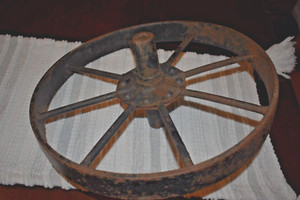 VINTAGE  15 1/4 " METAL WHEEL ANTIQUE SPOOKS