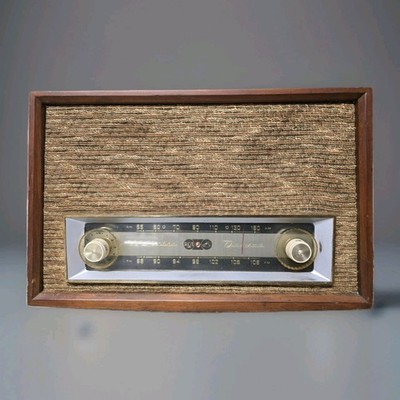 Vintage RCA Victor XF-4 AM/FM Tube Radio Wood Cabinet MCM Tabletop Works, Read