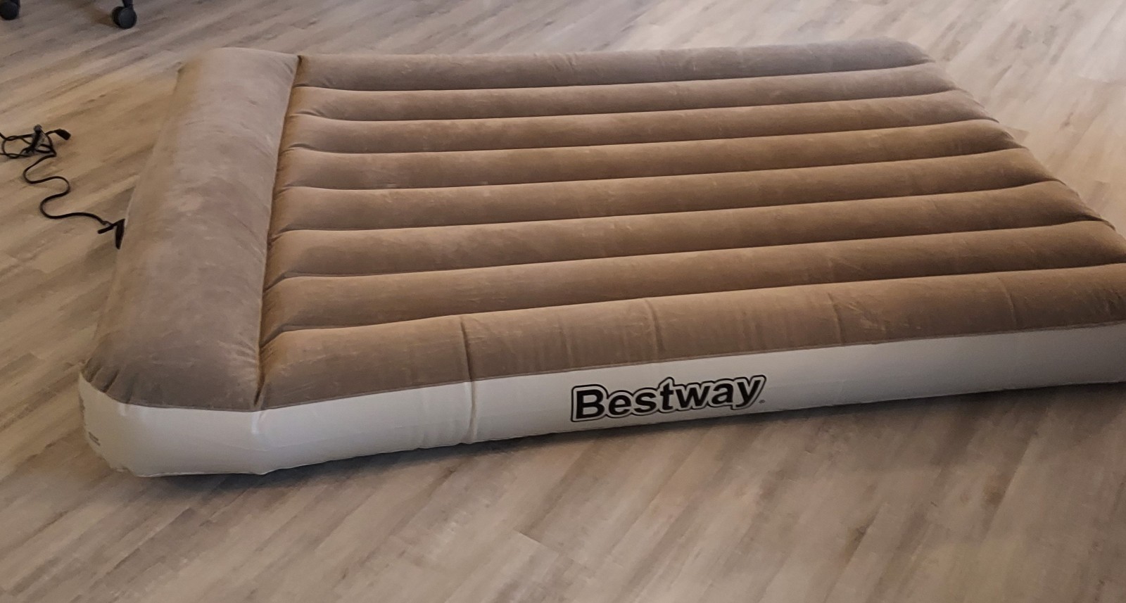 Bestway Full Size Air Mattress w/Built In Pump for Inflation or Deflation