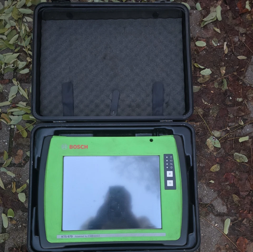 Bosch KTS 670 Esi Tronic 2.0 Tester Auslesen 11/2011 - Bild 4 von 4