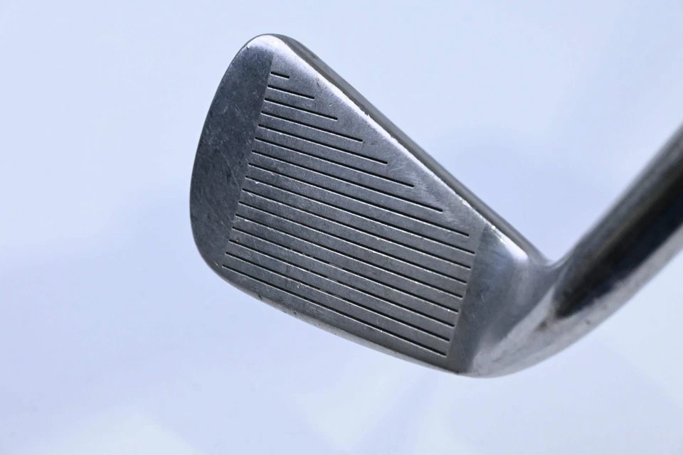 Titleist DCI Black #1 Iron / 16 Degree / Stiff Flex Dynamic Gold S300 Shaft - Image 2 of 4