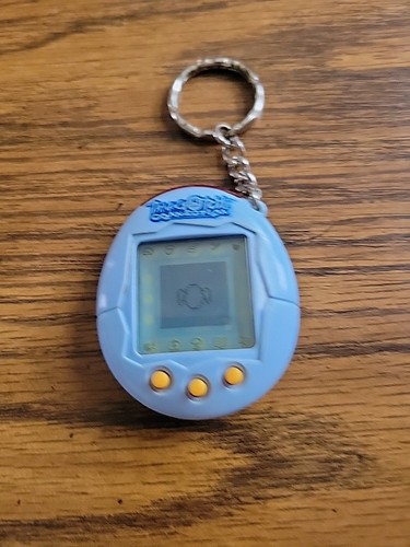 Vintage 2004 Tamagotchi Connection Baby Blue Bandai WiZ Keyring w / NEW Battery - Picture 5 of 13