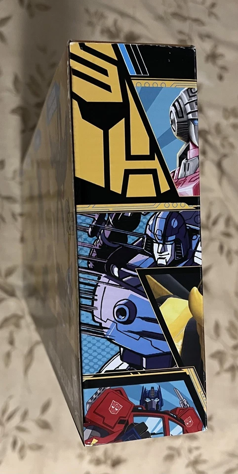 Transformers Legacy Creatures Collide Buzzworthy Bumblebee Goldbug 4 Pack 2022 - Image 4 of 4