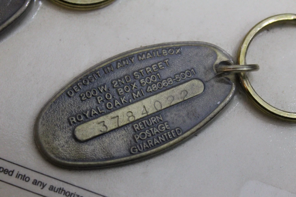 NOS Brass Chevy Key Rings Key Chains Fobs Accessory Bowtie GM Truck Camaro Vette Foto 4 de 4