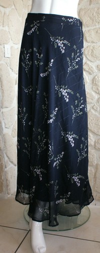 Une robe noire avec strass taille S/M marque Mochy - Vêtements