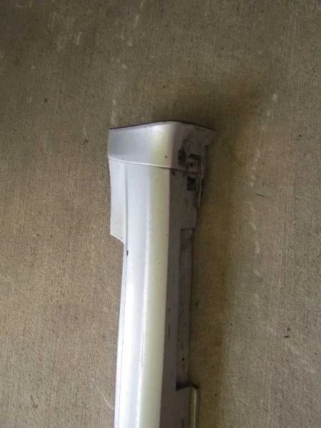 2006 2007 INFINITI M35 M45 Capa Acabamento Saia Moldagem Lateral Direita Passageiro - Imagem 3 de 4