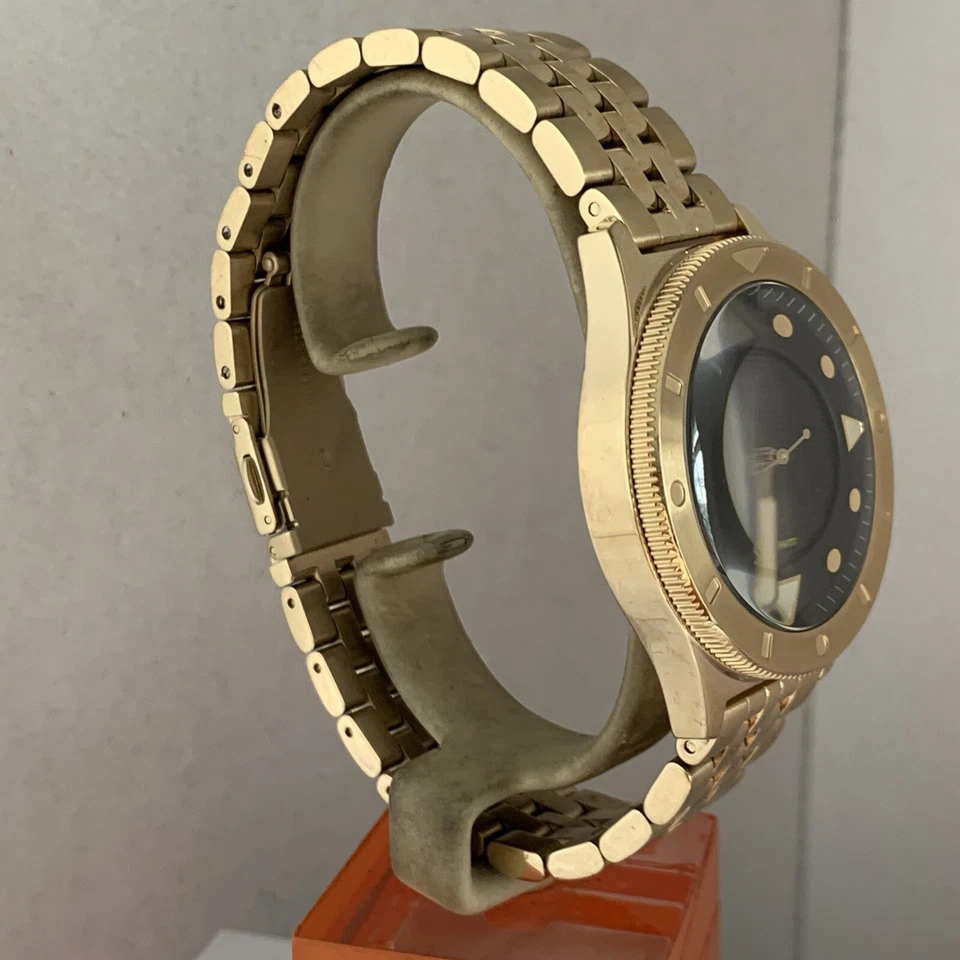 Мужские золотые часы Vivienne Westwood Smithfield черный циферблат золотой браслет VV160NVGD - Изображение 3 из 4