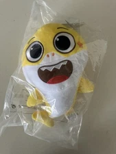 Pink Fong Baby Shark Brooklyn Yellow 12” Singing Plush (Baby Shark Song)