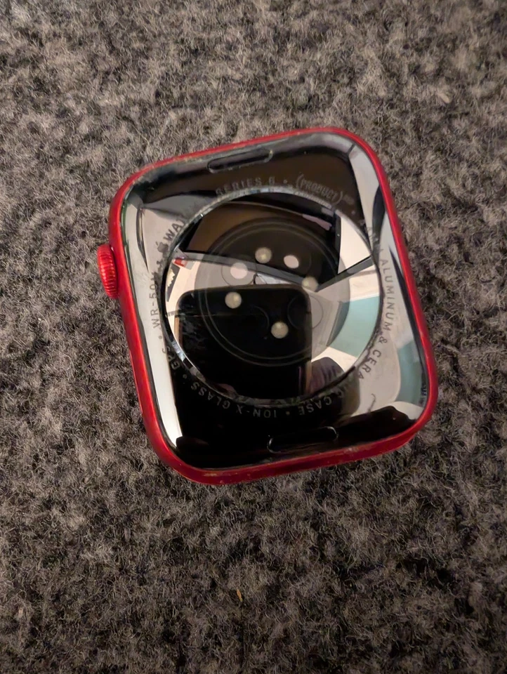 Apple Watch Series 6, photo 2 of 3