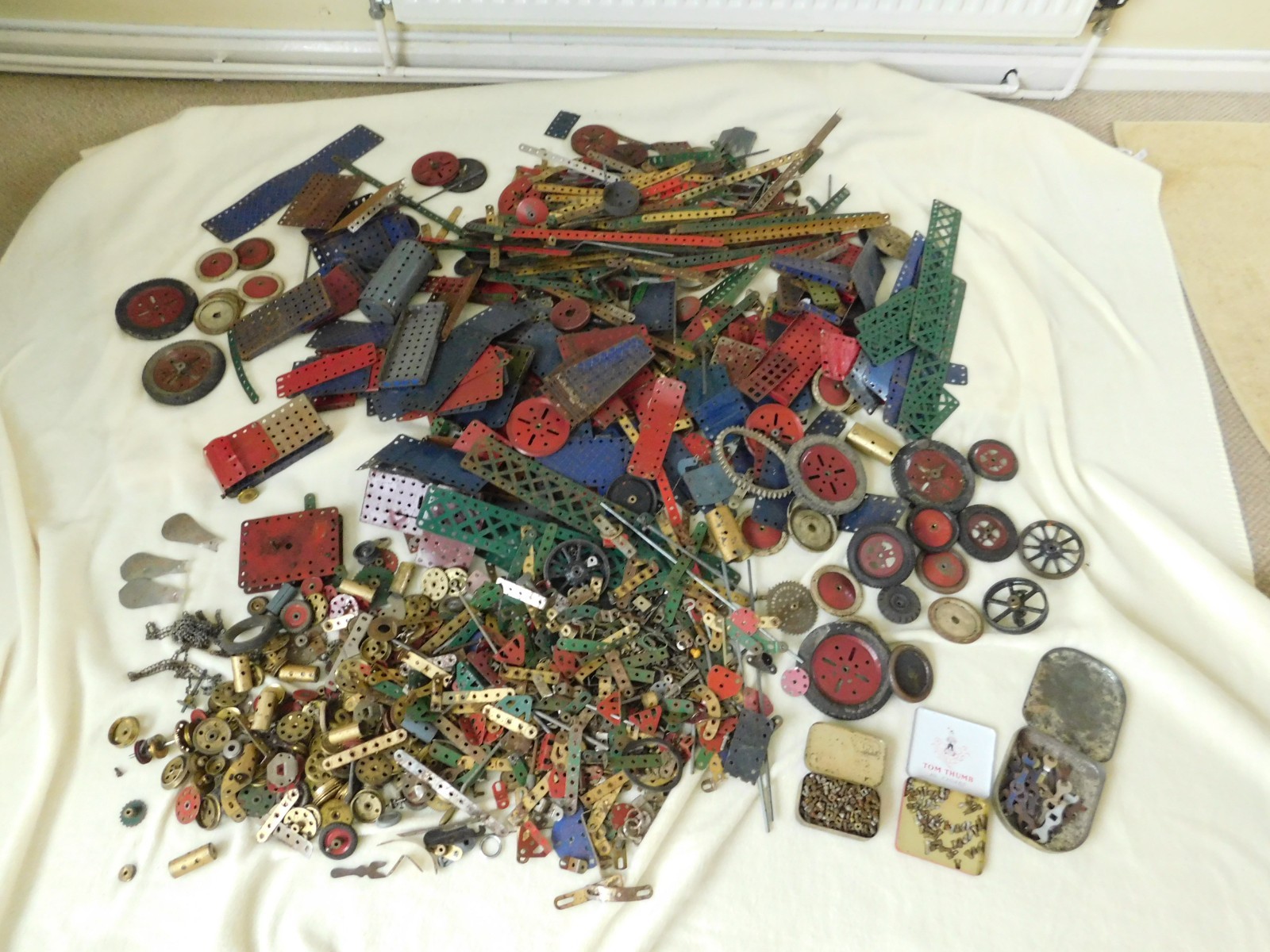 Vintage 18.5kg Meccano Joblot Spare Parts Wheels Cogs Screws Motor Plates etc