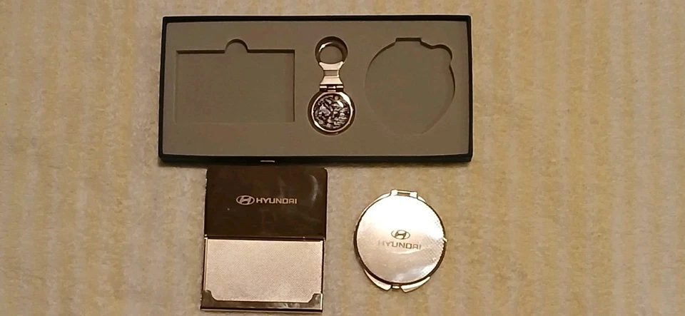 Porta cigarrillos para mujer + juego de espejos de maquillaje - Hyundai Grand Opening - ¡Artículo raro! Foto 4 de 4