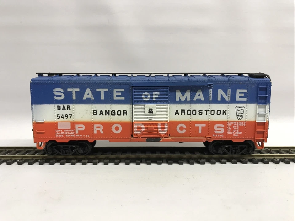 HO AHM/Athearn Bangor & Aroostook State of Maine Products 40' Boxcar BAR 5497 - Image 2 of 4