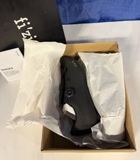 Fizik R5 Tempo Overcurve Men's Cycling Shoes, Black/Black, M44.5  TPR50CMI2-1010