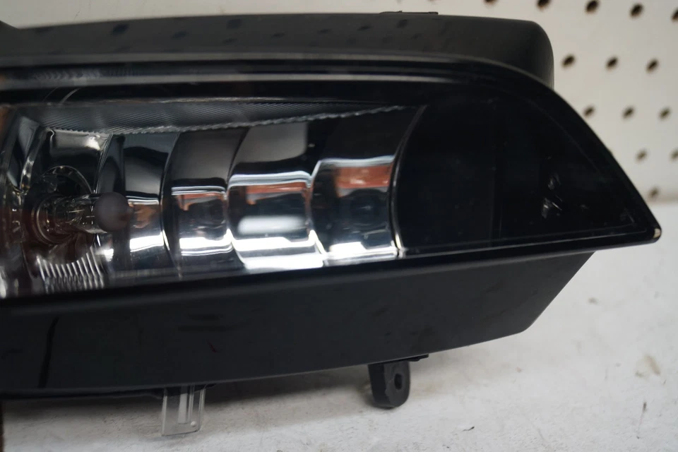 2013 2014 2015 Audi A4 Quattro Right Passenger Side Fog Light OEM  - Image 3 of 4