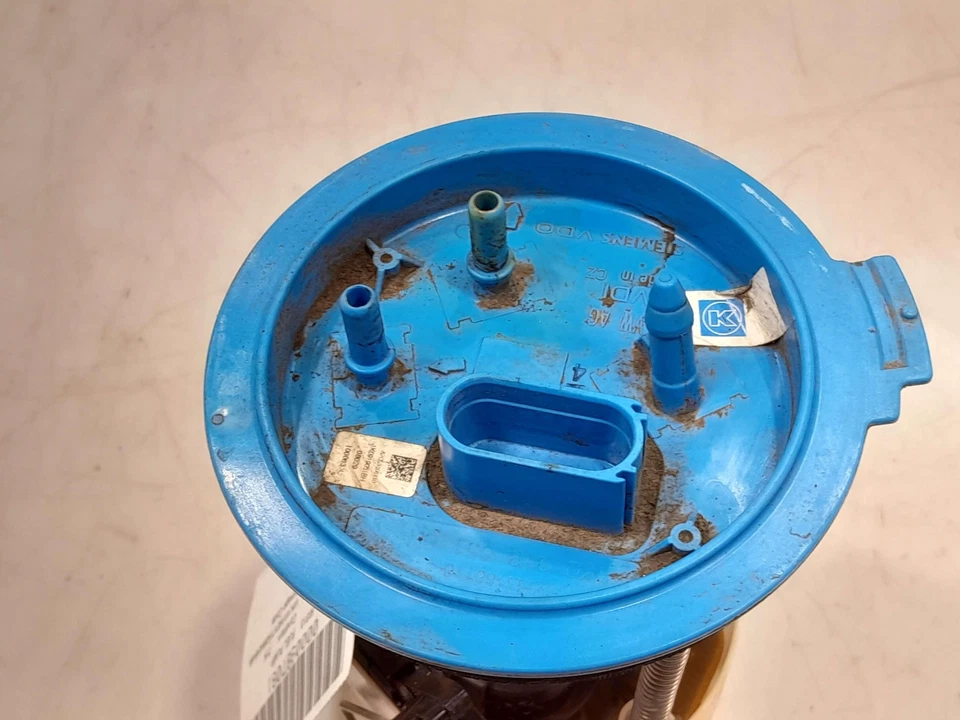 Conjunto de bomba de combustible Volkswagen GTI 2008-2014 2,0 L OEM 1K0919051DB Foto 2 de 4