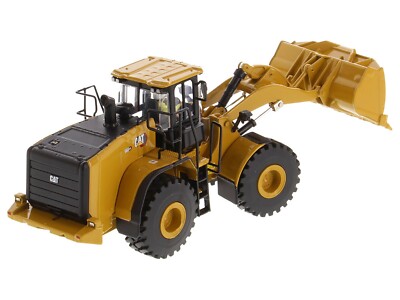 CAT CATERPILLAR 966 GC WHEEL LOADER WITH OPERATOR 1/50 BY DIECAST