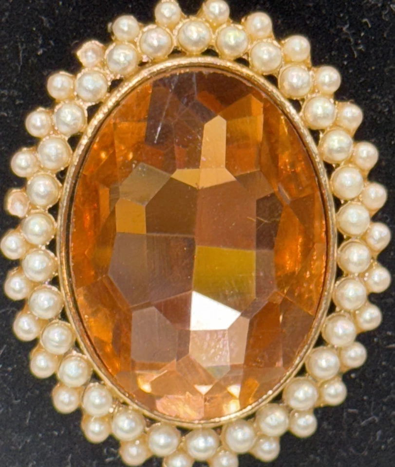 Large oval Yellow Faux Citrine Pendant / Faux pearl halo gold tone necklace ￼ - Image 4 of 4