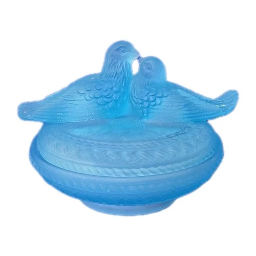 VINTAGE BLUE SATIN WESTMORELAND 2 DOVES MILK GLASS COVERED CANDY/MINT/NUT DISH