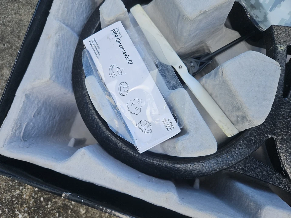 2 Parrot AR Drones 2.0 Quadricopter - INCOMPLETE FOR PARTS ONLY!! - Image 4 of 4