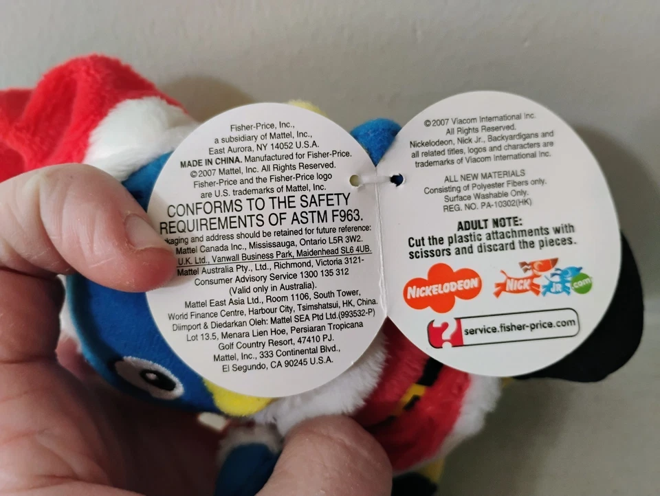 Pelúcia Vintage 2007 The Backyardigans Santa Pablo Penguin Holiday Pal 6" - Imagem 3 de 4