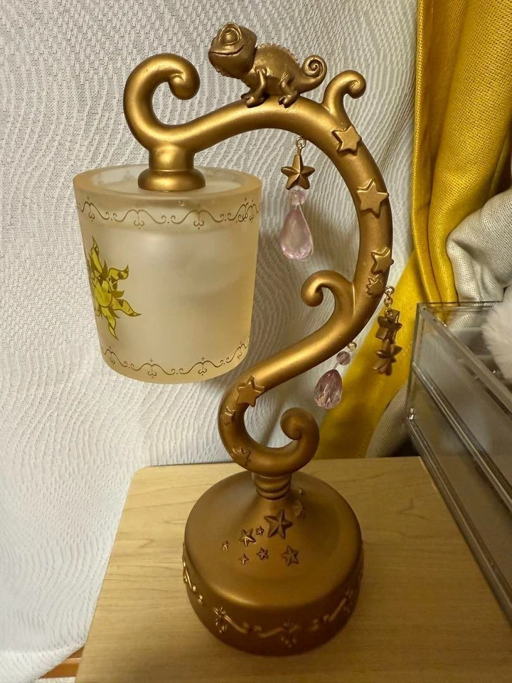 Disney Store Japan FEEL LIKE RAPUNZEL Tangled Pascal LED Light 2024 - Image 3 of 3