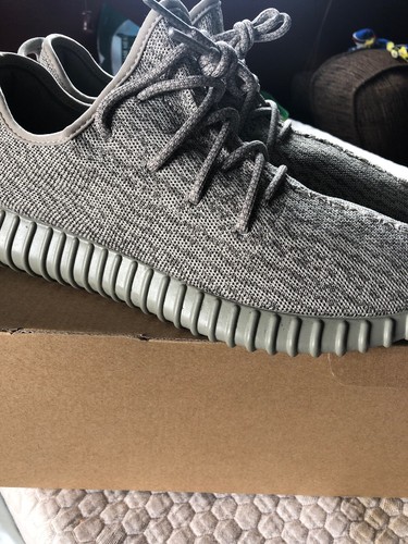 yeezy grises con naranja