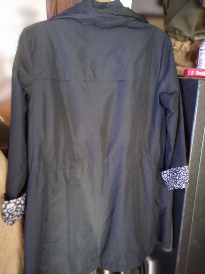 Chaqueta cortavientos para mujer JM Collection negra y estampado de leopardo talla S Foto 4 de 4