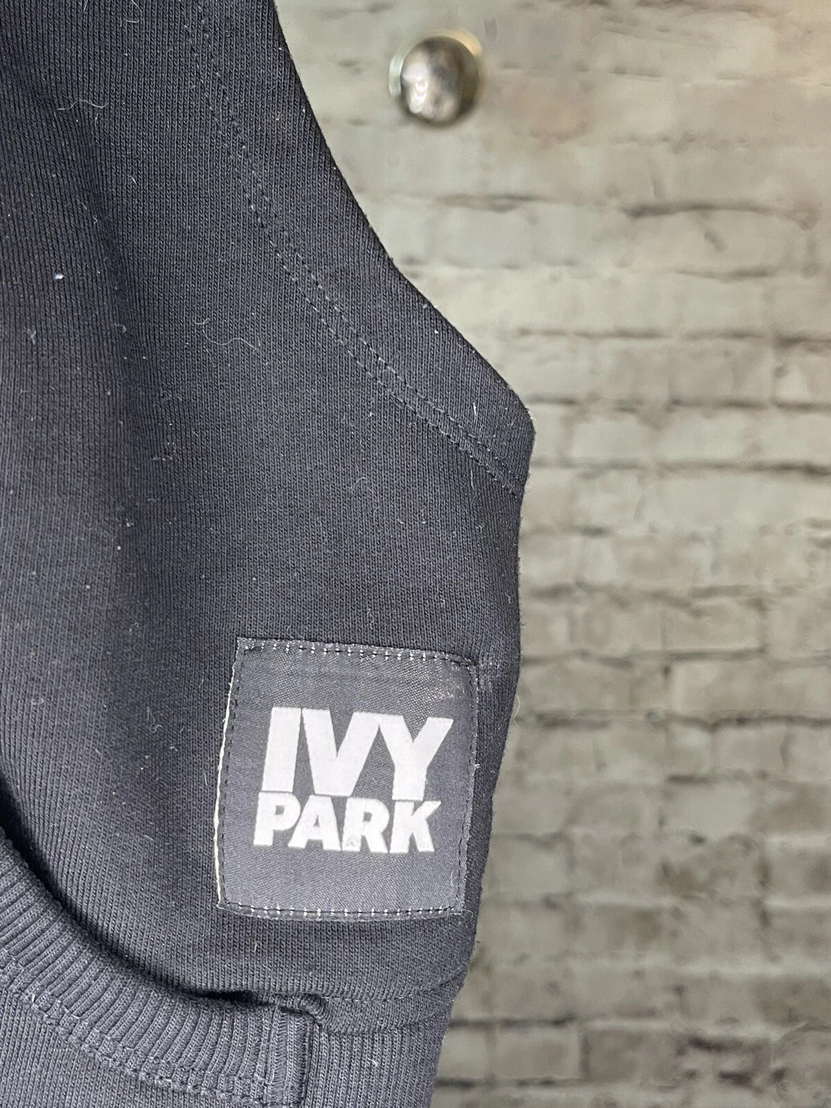 VETEMENTS OFFERTA Beyonce Ivy Park felpa con cappuccio nera cropped streetwear senza maniche MEDIA