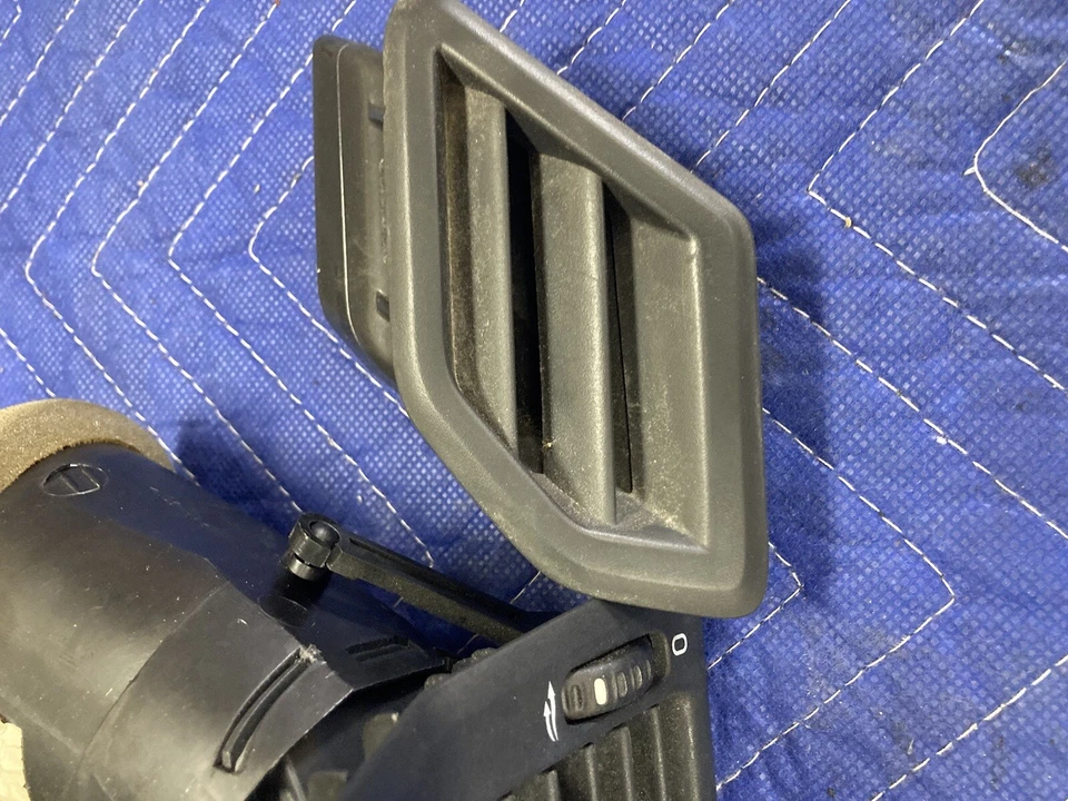 2004-2007 Volvo S60R S60 V70R Dash Vents HVAC AC Heat Air Vent OEM #2873M - Image 3 of 4