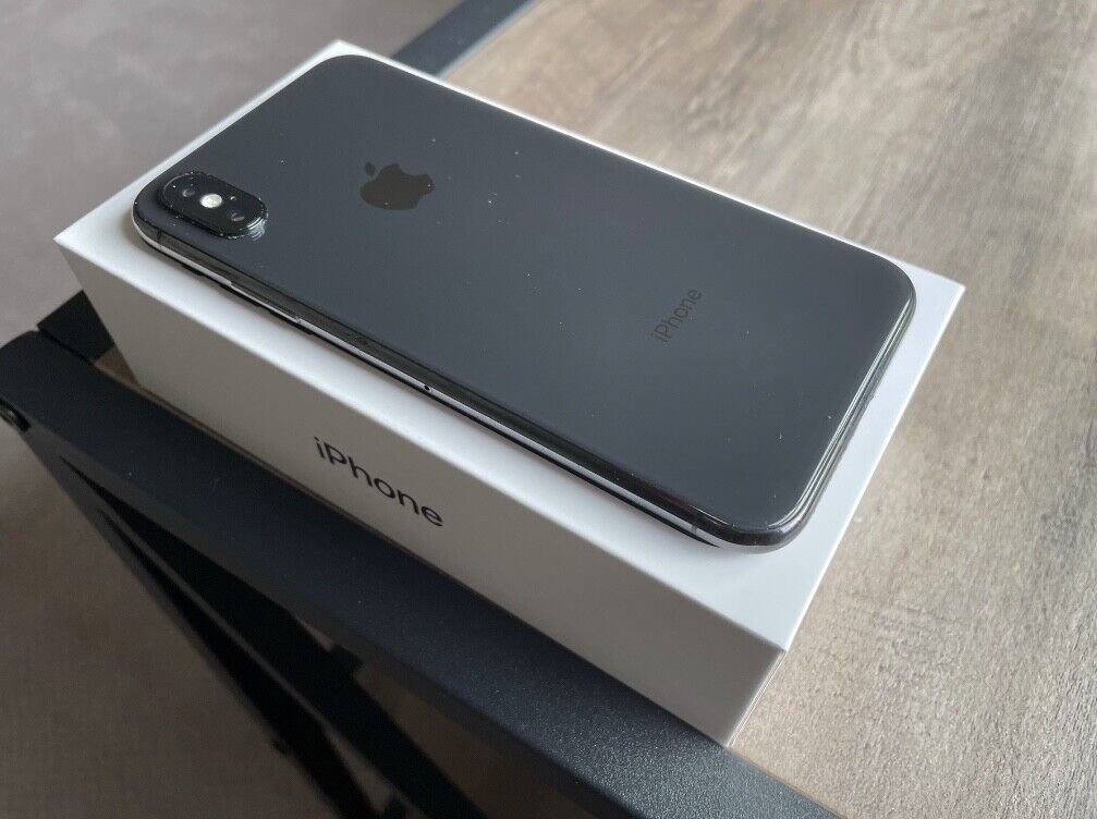 Apple iPhone X - 64GB - Space Gray - Excellent Condition