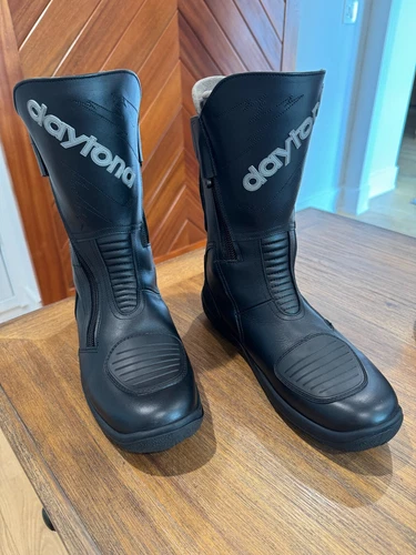 Daytona Road Star GTX Gore-Tex Medium Width, Size 42 Motorcycle Boots Waterproof